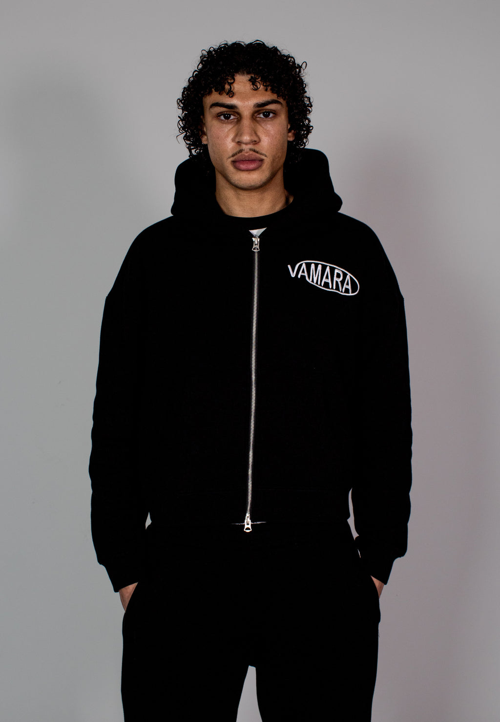 BLACK ZIP  ESSENCE VAMARA