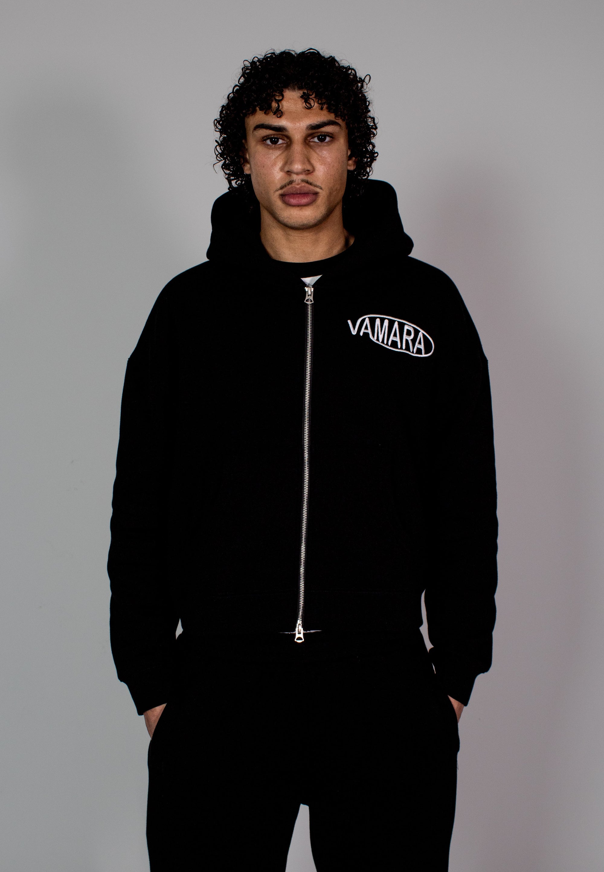 BLACK ZIP  ESSENCE VAMARA