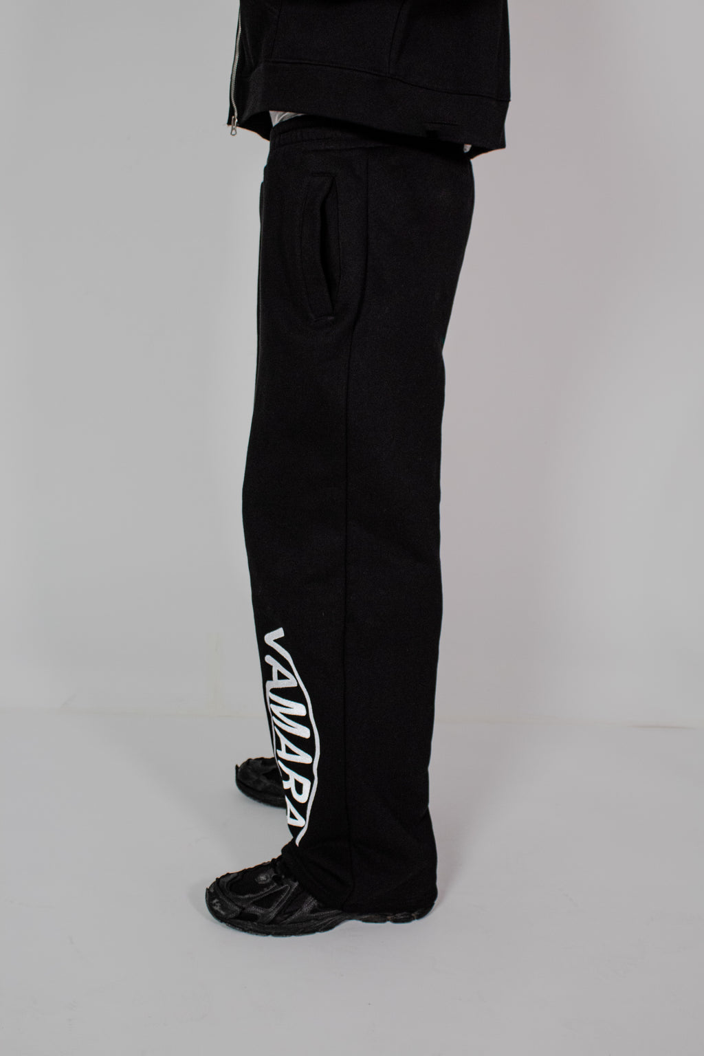 BLACK ZIP  ESSENCE VAMARA